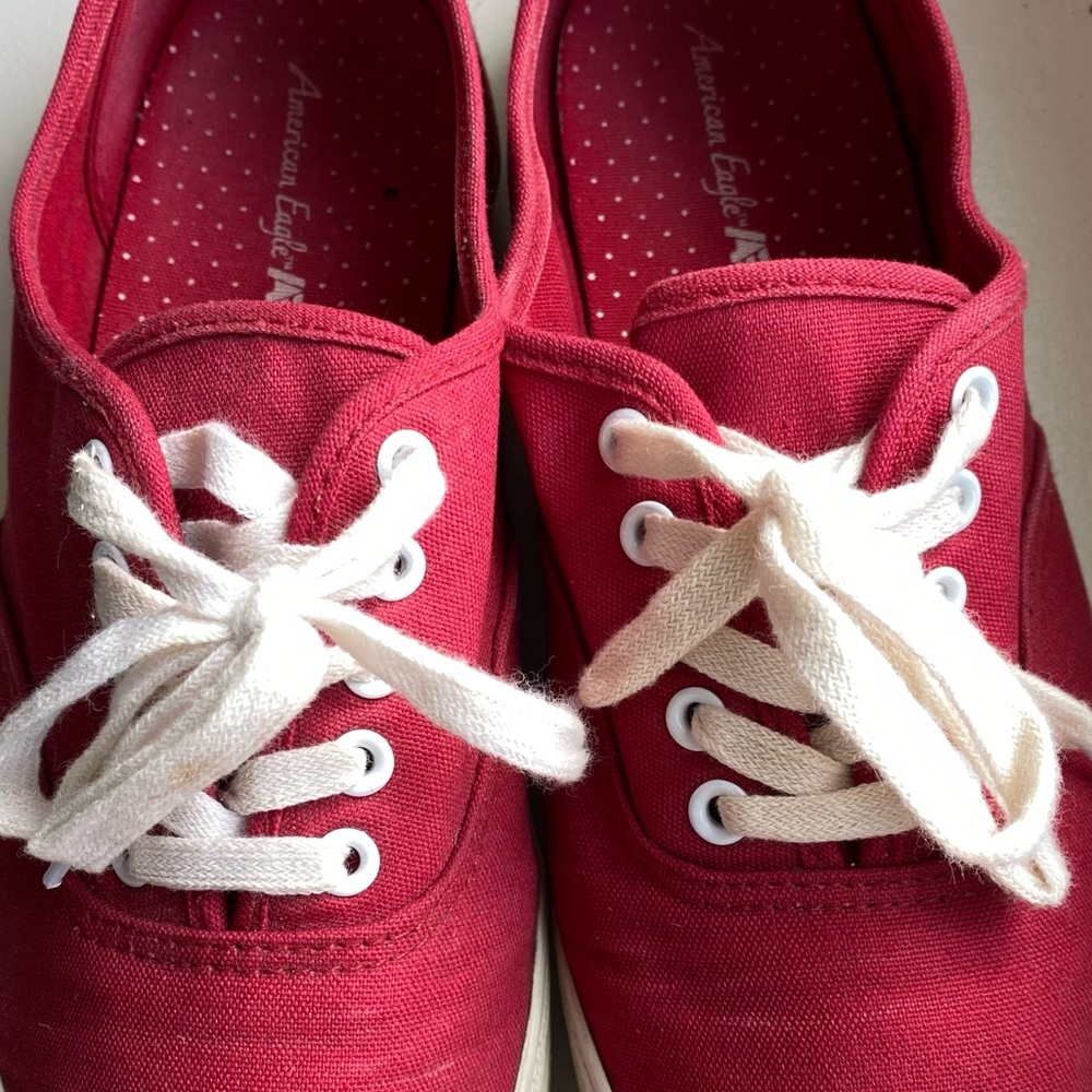 ⭐️FREE w bundle AMERICAN EAGLE Outfitters Red Canvas Shoes Sneakers US women’s 9 - Picture 2 of 6